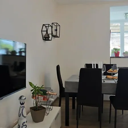 Apartment Tole *