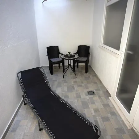 Apartment Tole *