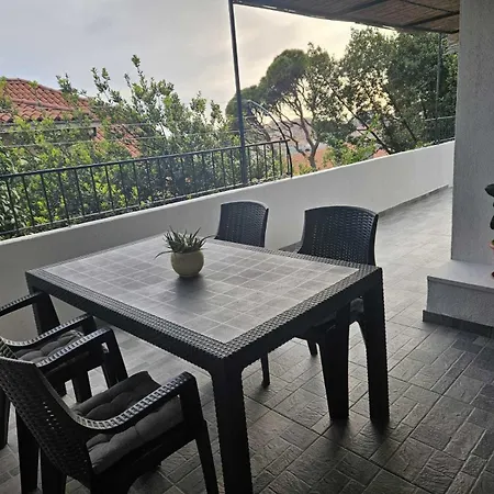 Tole Apartment