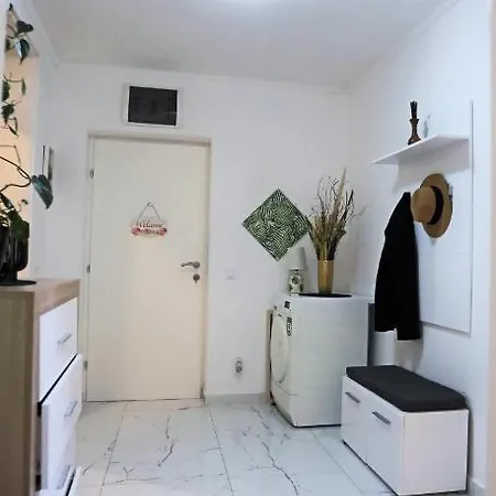 Tole Apartment *