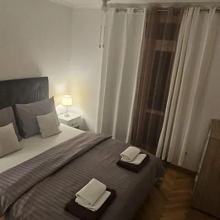 Apartment Tole *